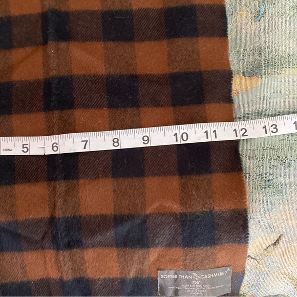 David & Young Softer Than Cashmere D&Y Brown Watch Plaid Scarf Excellent… - Picture 3 of 5